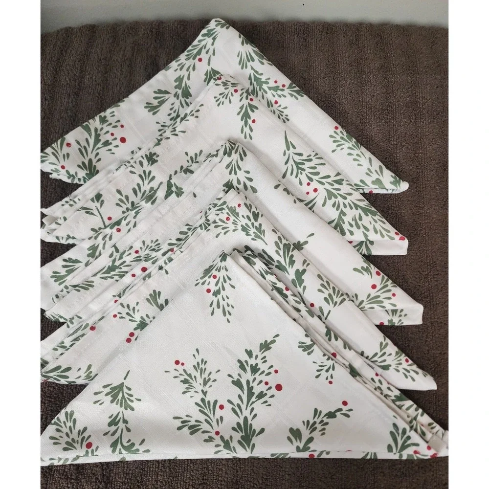 Food Network Cloth Christmas Napkins White‎ Green Leaves Red Berries (5)